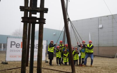 Symbolische eerste heipaal Beweeg- en Kindcentrum Kineo geslagen